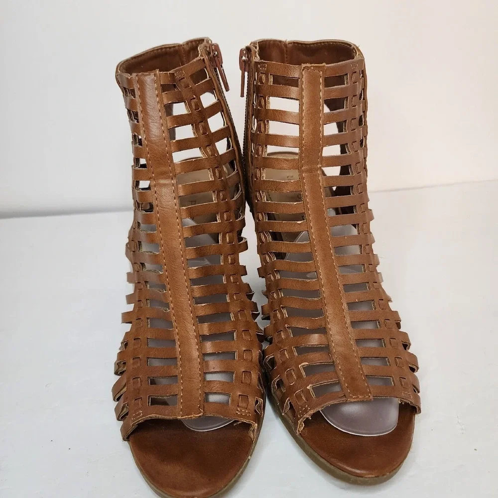 Rampage Womens Gladiator Heeled Sandals Size 8.5M Brown Open Toe Zip‎ Closure